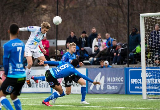 Gefles Johan Oremo nickar över mål