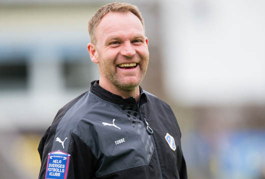 Halmstads assisterande tränare Torbjörn Arvidsson ser glad ut