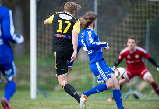 IFK Hässleholms Filip Ranmo skjuter i matchen i division 2 mellan Asarum och IFK Hässleholm i Asarum 18 april 2015.