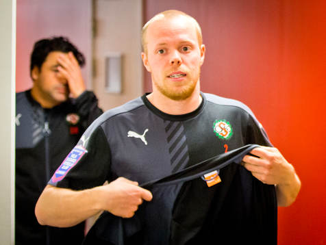 Örebros Patrik Haginge på väg ut till uppvärmningen