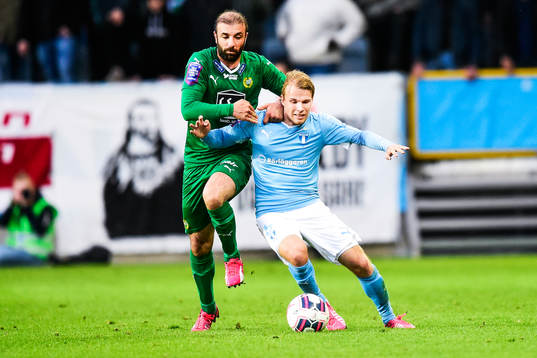 Hammarbys Kennedy Bakircioglu i kamp mot Malmö FFs Oscar