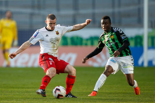 Östersunds James Sinclair och Gais Kieron Cadogan