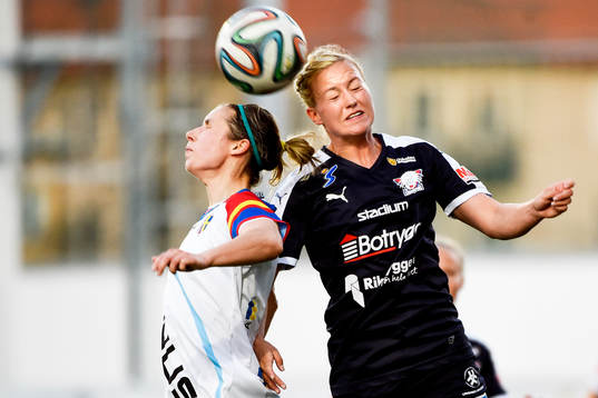 Hovås Billdals Taina Hartikainen och Linköpings Kristine Minde i en nickduell