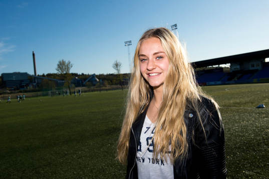 Elvia Abrahamsson, ambitionslaget, poserar för ett porträtt innan en match med Jitex Akademi den 28 april 2015 i Göteborg.
