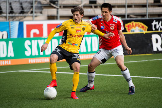 Elfsborgs Arber Zeneli och Kalmars Sebastian Ramhorn