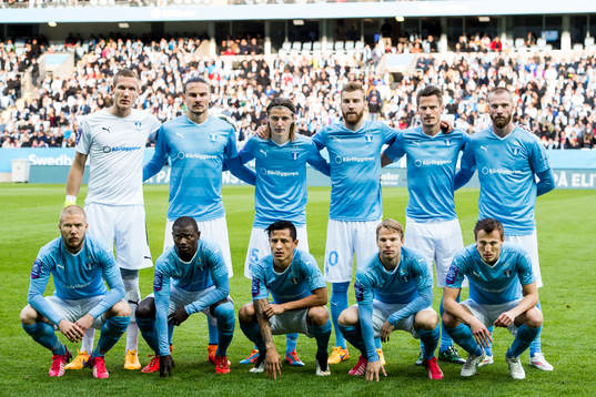 Malmö FFs spelare ställer upp för en lagbild, övre raden från vänster, målvakt Robin Olsen, Erik Johansson, Pawel Cibicki, Rasmus Bengtsson, Markus Rosenberg och Jo Inge Berget. Nedre raden från vänster, Anton Tinnerholm, Enock Kofi Adu, Victor Yoshimar Yotun Flores, Oscar Lewicki och Magnus Wolff Eikrem