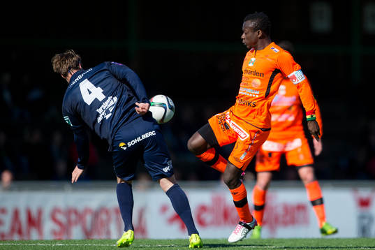 Utsiktens Niklas Olsson mot Varbergs Thomas Boakye