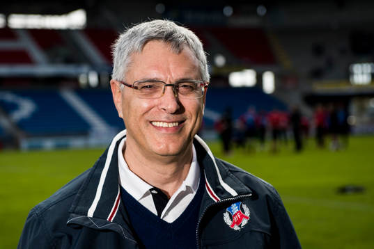Helsingborgs klubbdirektör David Brodetsky poserar för ett porträtt