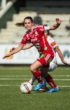 Piteås Emilia Appelqvist med bollen