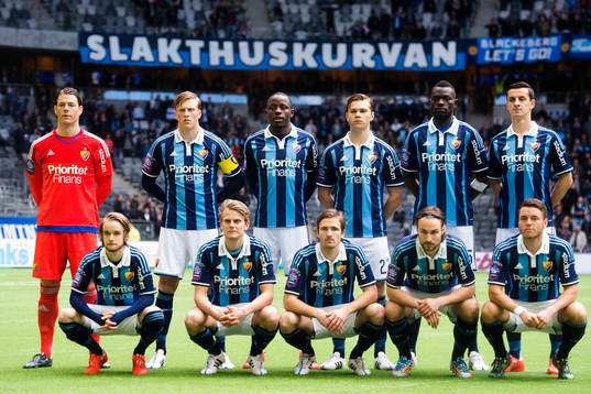 Djurgårdens spelare står uppställda för en lagbild Övre raden fr.v målvakt Kenneth Høie, Emil Bergström, Nyasha Mushekwi, Jesper Karlström, Omar Colley, Haris Radetinac. Nedre raden fr.v. Daniel Berntsen, Tim Björkström, Jesper Arvidsson, Kevin Walker och Kerim Mrabti