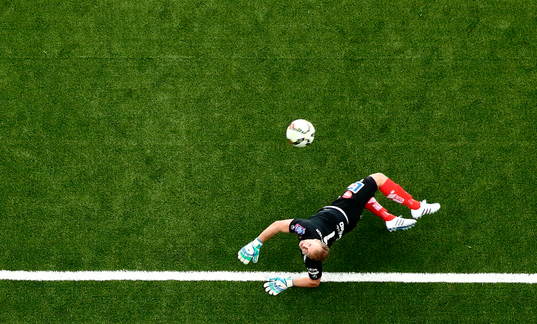 Räddning av Åtvidabergs målvakt Henrik Gustavsson