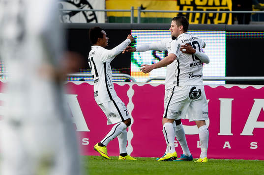 Häckens Gunnar Heidar Thorvaldsson (h) jublar