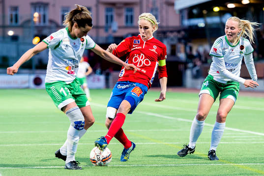 Hammarbys Madeleine Tegström, Örebros Elin Magnusson och