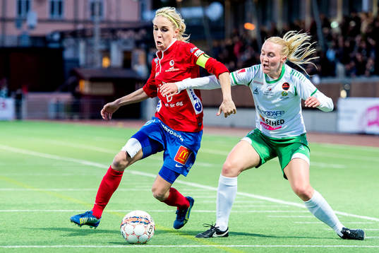 Örebros Elin Magnusson och Hammarbys Linnéa Eriksson i en