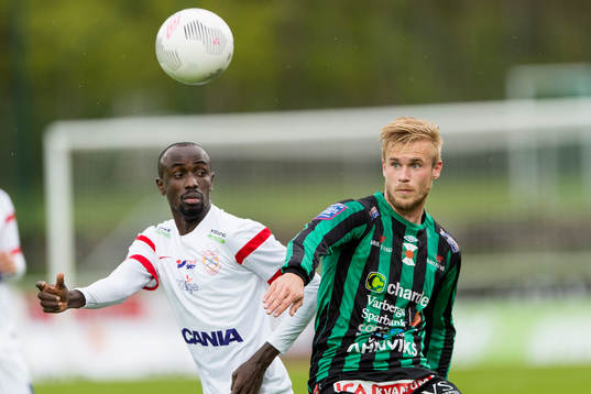 Assyriskas Aziz Corr Nyang och Varbergs Mats André Kaland