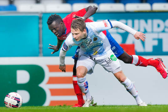 Gefles Johan Bertilsson och Helsingborgs Lalawélé Atakora