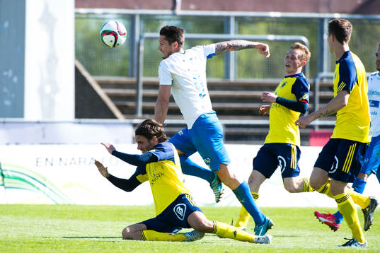 Värnamos Pär Cederquist kör över Ängelholms Vlado Zlojutro