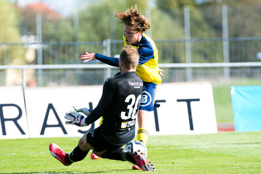 Värnamos målvakt Björn Åkesson och Ängelholms Rebin