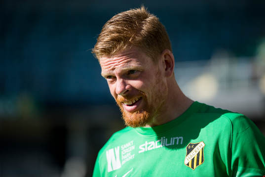 Häckens målvakt Christoffer Källqvist innan fotbollsmatchen i Allsvenskan mellan Häcken och Örebro den 10 maj 2015 i Göteborg.