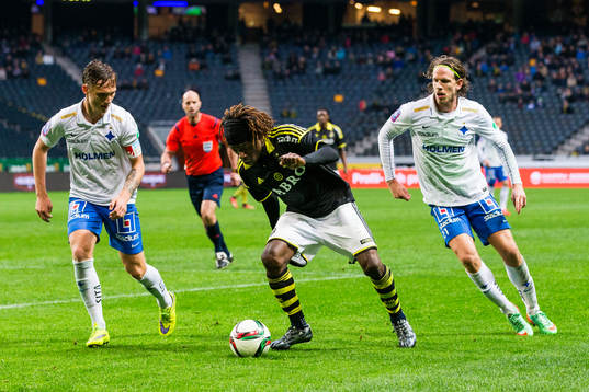 s Mohamed Bangura (m) under fotbollsmatchen i Allsvenskan mellan AIK och Norrköping den 10 maj 2015 i Stockholm. 