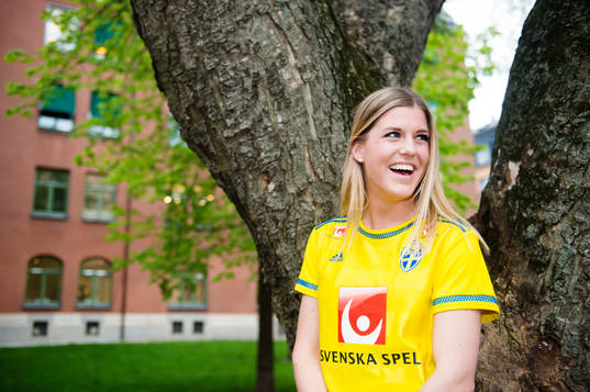 Sveriges Olivia Schough poserar för ett porträtt när VM-truppen presenteras