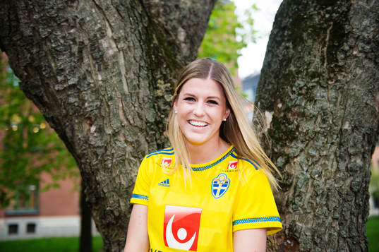 Sveriges Olivia Schough poserar för ett porträtt när VM-truppen presenteras