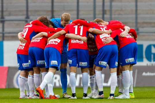 Örgrytes spelare samlas