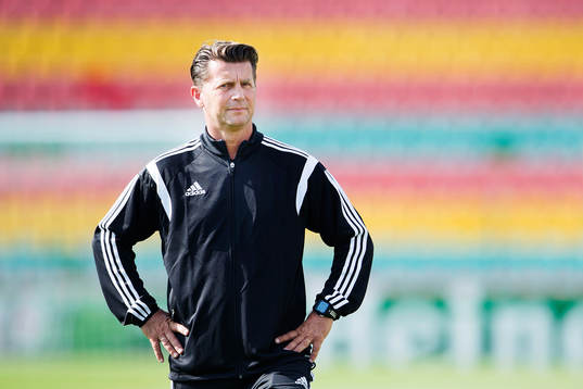 Frankfurts tränare Colin Bell