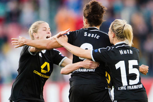 Frankfurts Ana Maria Crnogorcevic, Celia Sasic och Svenja Huth jublar