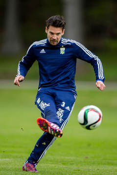 IFK Göteborgs Heath Pearce skjuter ett skott