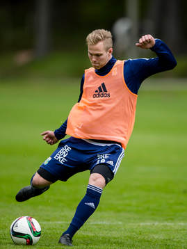 IFK Göteborgs Gustav Engvall skjuter ett skott