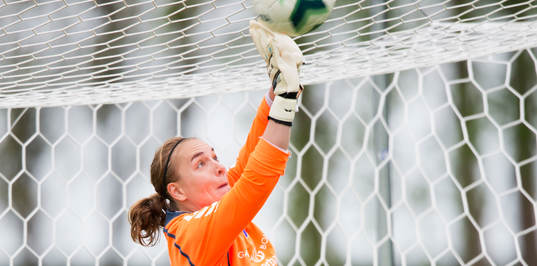 Kristianstads målvakt Brett Maron i matchen i damallsvenskan mellan Kristianstad och Mallbacken i Kristianstad 16 maj 2015.