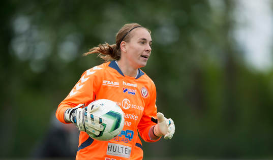 Kristianstads målvakt Brett Maron i matchen i damallsvenskan mellan Kristianstad och Mallbacken i Kristianstad 16 maj 2015.