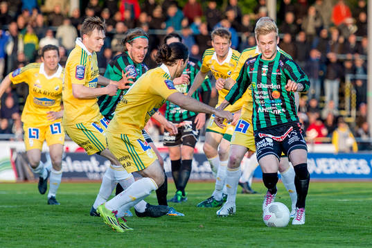 Varbergs Mats André Kaland och Ljungskiles Allan Mohideen 