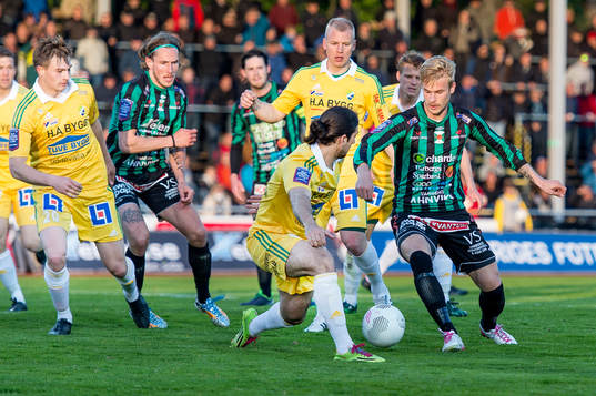 Varbergs Mats André Kaland och Ljungskiles Allan Mohideen 