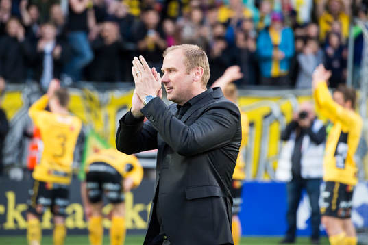 Elfsborgs manager Magnus Haglund jublar