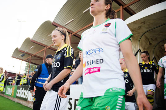AIKs Emma Lundh och Hammarbys Jessica Thorin