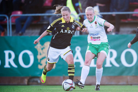 AIKs Juliette Kemppi och Hammarbys Linnéa Eriksson