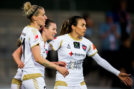 Rosengårds Ramona Bachmann (m) jublar ihop med Anja Mittag