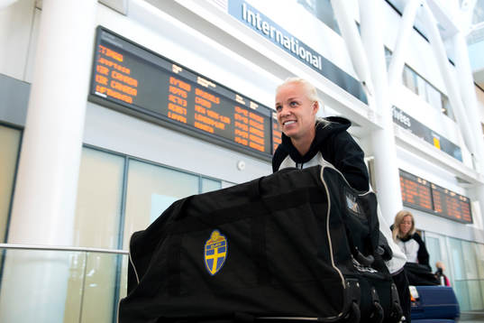 Sveriges Caroline Seger anländer till Toronto den 23 maj 2015 i Toronto.