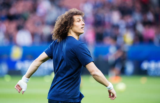 s David Luiz värmer upp inför fotbollsmatchen i Ligue 1 mellan Paris SG och Reims den 23 maj 2015 i Paris.