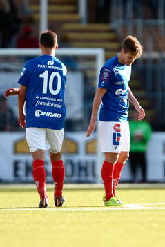 Åtvidabergs Victor Sköld och Mauricio Albornoz efter att Victor Sköld reducerat till 1-2