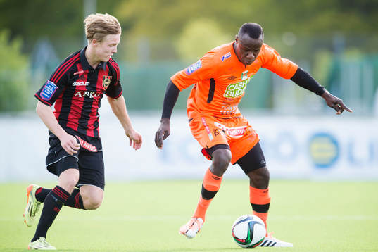 Brommapojkarnas Jacob Ortmark och Varbergs Nsima Peter