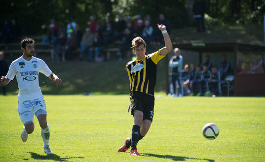 IFK Hässleholms Filip Ranmo gör segermålet 0-1 i matchen i division 2 mellan Österlen och IFK Hässleholm i Skillinge 24  maj 2015.