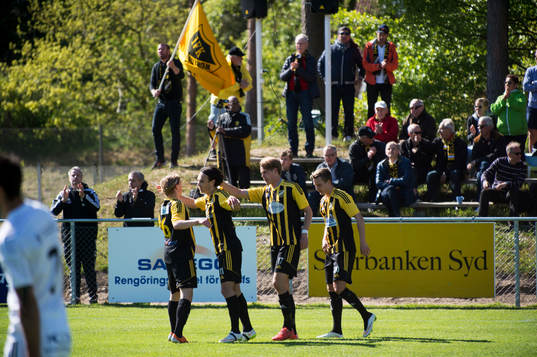 IFK Hässleholms Filip Ranmo har gjort segermålet 0-1 i matchen i division 2 mellan Österlen och IFK Hässleholm i Skillinge 24  maj 2015.