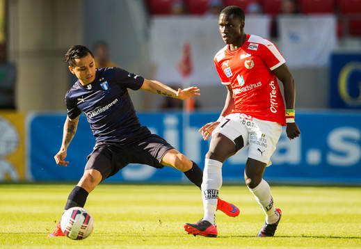  Kalmars Papa Alioune Diouf och Malmö FFs Victor Yoshimar Yotun Flores 