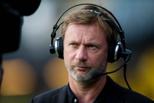 Häckens tränare Peter Gerhardsson blir intervjuad innan fotbollsmatchen i Allsvenskan mellan Häcken och Falkenberg den 25 maj 2015 i Göteborg.