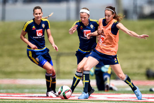 Sveriges Charlotte Rohlin, Sara Thunebro och Kosovare Asllani