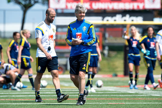 Sveriges tränare Matti Demegård och förbundskapten Pia