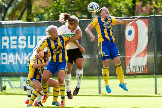 Eskilsminnes Johanna  Malmlöf och Sandra Wuopio i